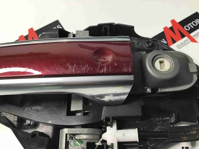 Держатель наружной ручки двери, передней левой LR025541 LAND ROVER