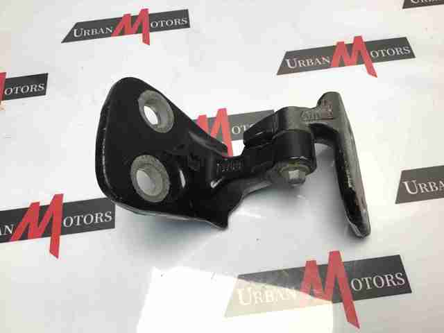 Петля водительской двери LR030362 LAND ROVER