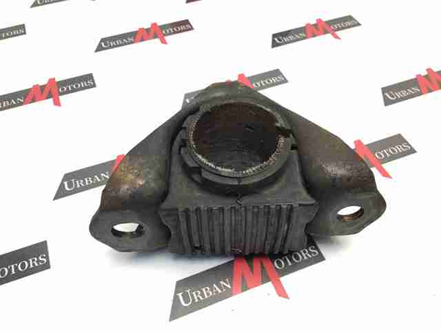 Кронштейн крепления переднего стабилизатора LR035446 LAND ROVER