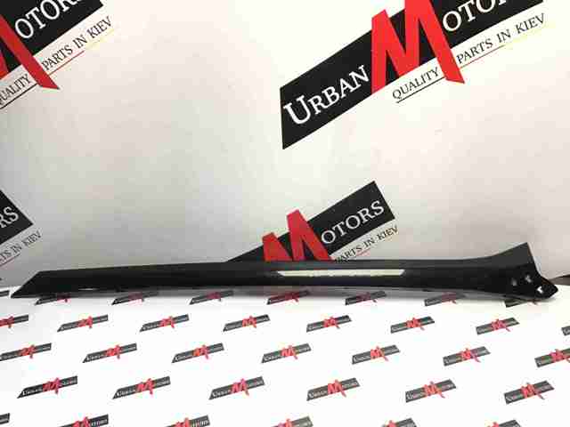 Молдинг лобового стекла, правый LR037541 LAND ROVER