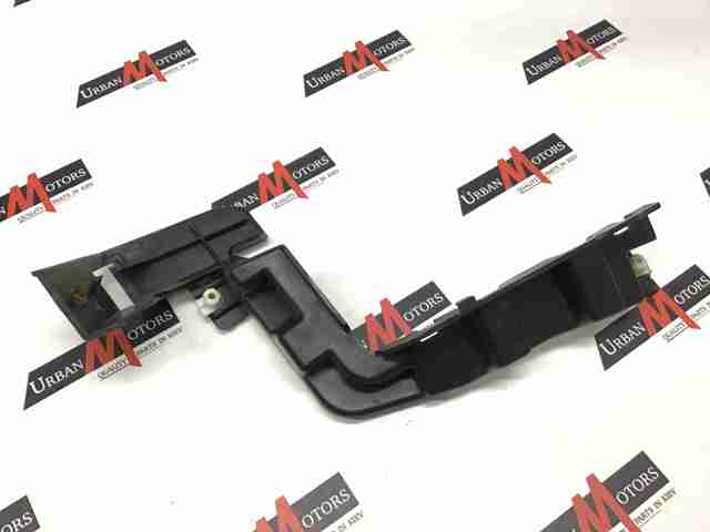 Кронштейн бампера заднего, левый LR037916 LAND ROVER