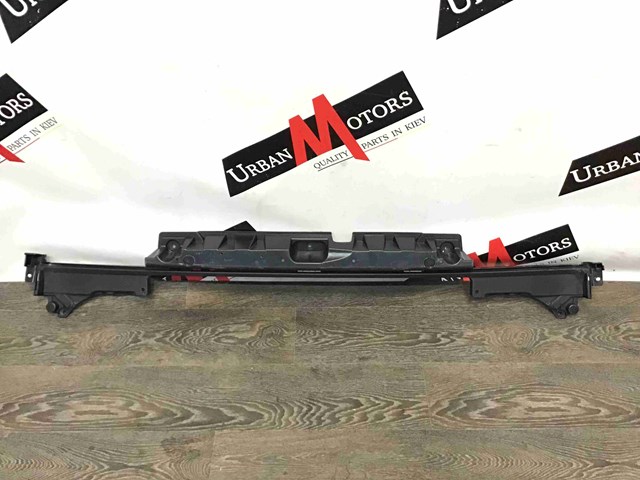 Кронштейн бампера заднего, центральный LR037923 LAND ROVER