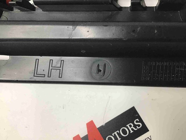Направляющая переднего бампера, левая LR037925 LAND ROVER