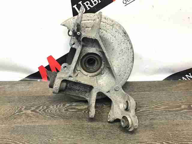 Цапфа поворотная левая LR038551 LAND ROVER