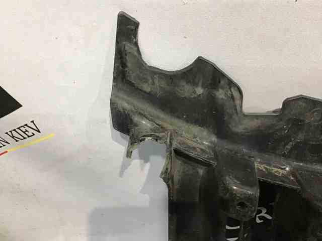 Кронштейн бампера переднего, центральный LR038730 LAND ROVER