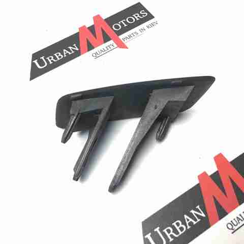 Накладка форсунки омывателя передней фары LR038767 LAND ROVER