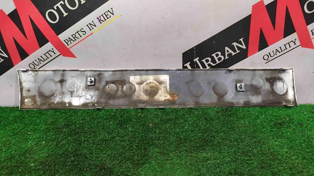 Молдинг двери передней левой нижний LR038846 LAND ROVER