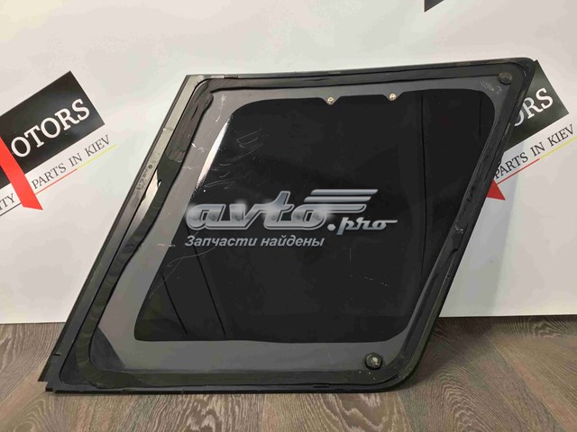 Стекло багажника, левое LR040117 LAND ROVER