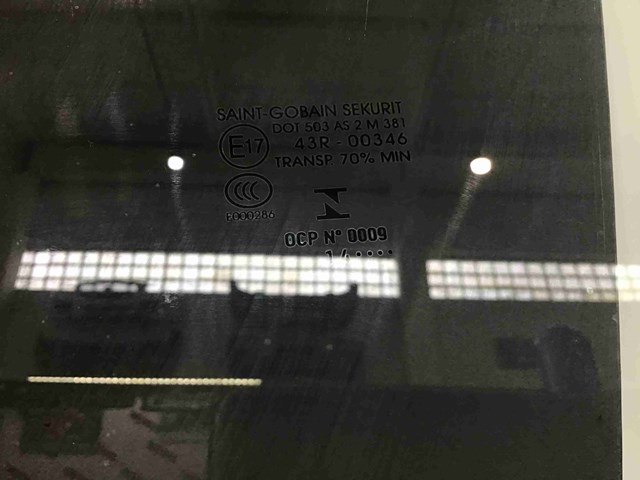 Стекло передней двери, левой LR044020 LAND ROVER