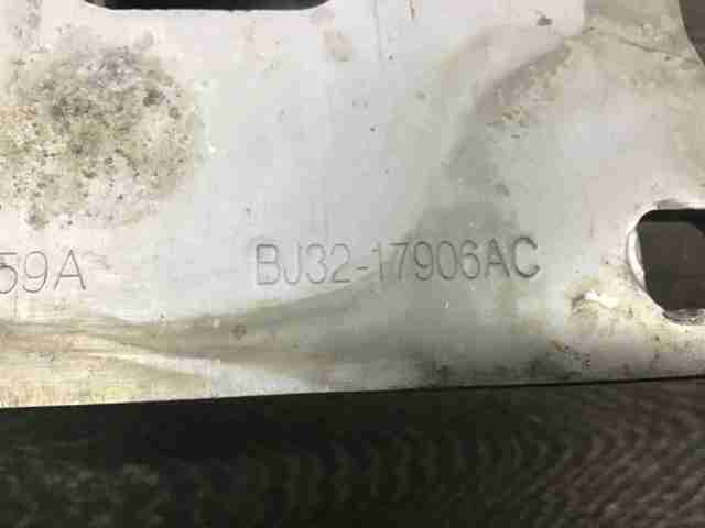 Буфер бампера заднего LR044061 LAND ROVER