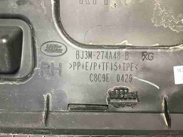 Накладка задней правой двери, нижняя LR044670 LAND ROVER