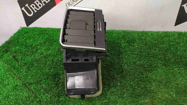 Решетка воздуховода левая LR044686 LAND ROVER
