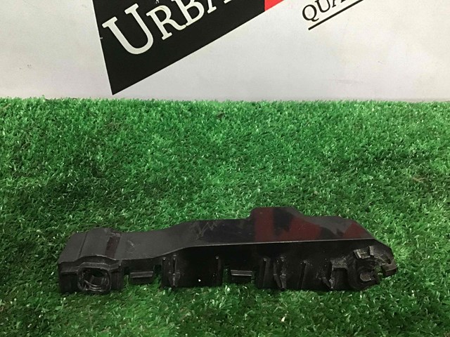 Кронштейн бампера переднего, левый LR045213 LAND ROVER