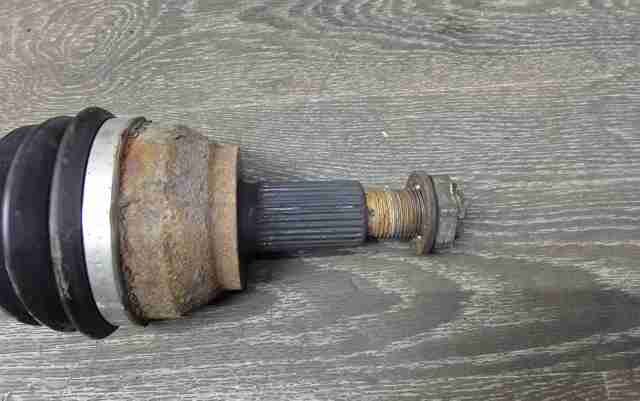 Полуось передняя левая LR045440 LAND ROVER