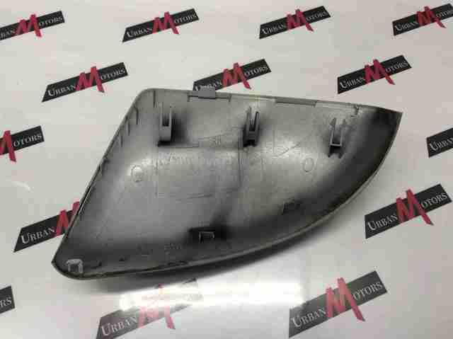 Накладка правого бокового зеркала LR048353 LAND ROVER