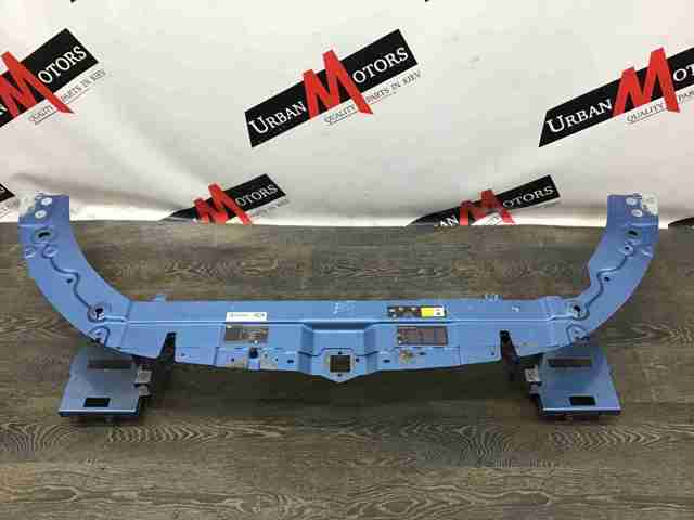 Суппорт радиатора верхний LR048565 LAND ROVER