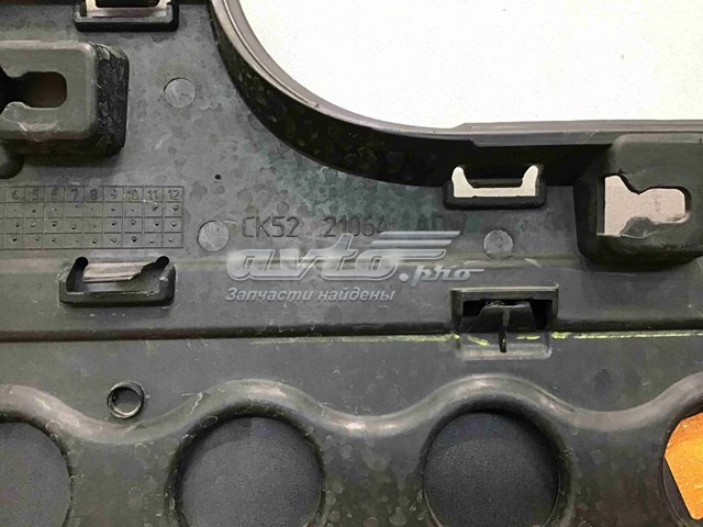 Молдинг передней правой двери, нижний LR048804 LAND ROVER