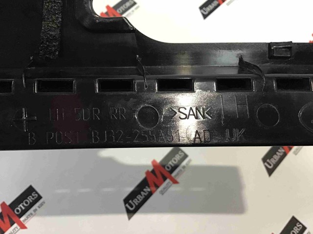 Накладка задней двери, левой, вертикальная LR050772 LAND ROVER