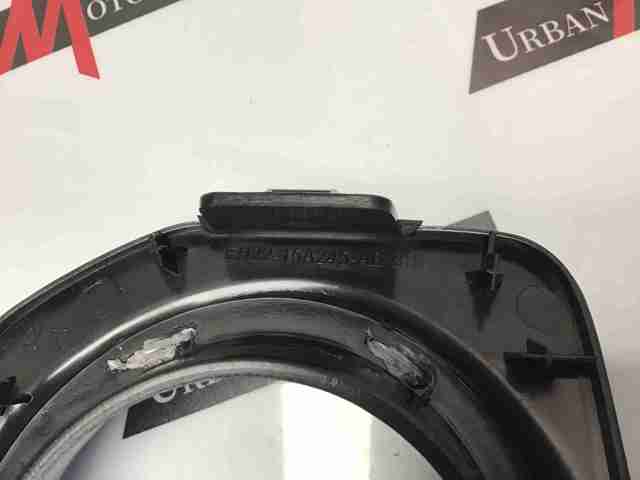 Ободок/окантовка фары противотуманной, правый LR051337 LAND ROVER