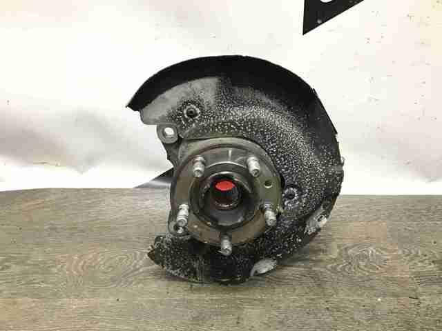 Цапфа поворотная левая LR055290 LAND ROVER