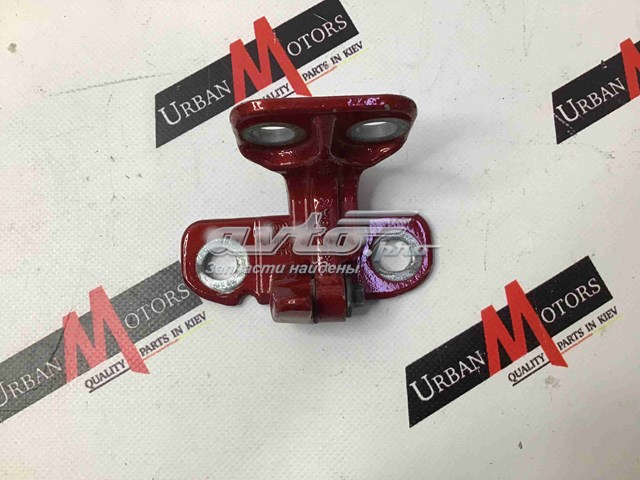 Дверной шарнир правый передний LR056353 LAND ROVER