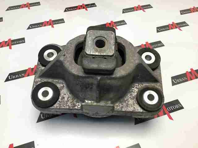 Опора двигателя LR056672 LAND ROVER