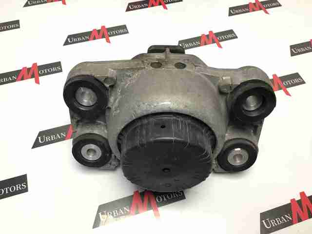 Гидроопора двигателя правая LR057814 LAND ROVER