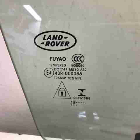 Стекло пассажирской двери LR058831 LAND ROVER