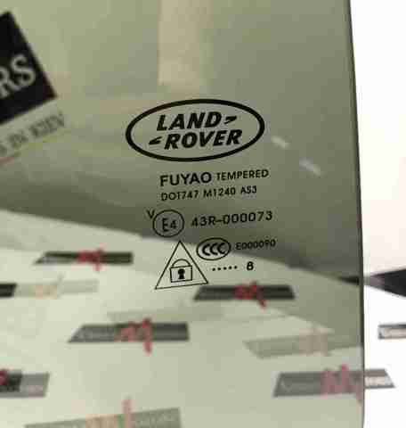 Стекло заднее правое LR058834 LAND ROVER