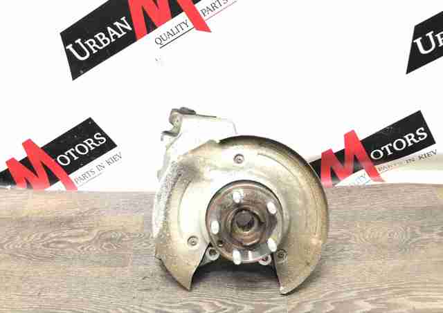 Цапфа поворотная левая LR060772 LAND ROVER