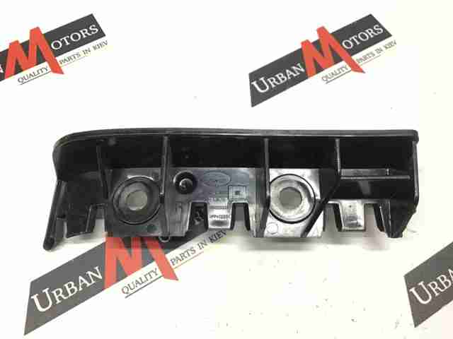 Правый кронштейн заднего бампера LR066744 LAND ROVER