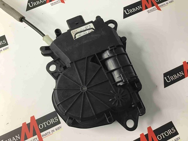 Замок и ручка двери задка LR070123 LAND ROVER