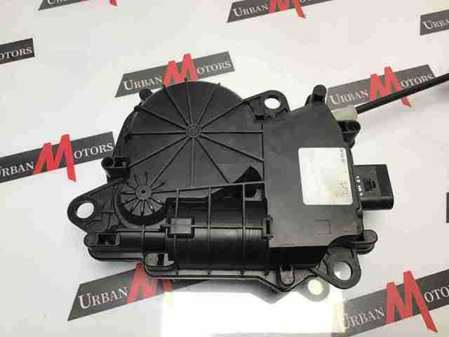Мотор открытия замка багажника LR070125 LAND ROVER
