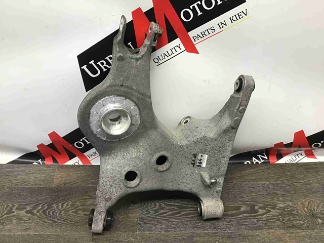 Рычаг задней подвески нижний, левый LR072654 LAND ROVER