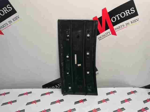 Молдинг передней левой двери LR072727 LAND ROVER