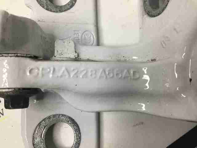 Петля передней двери, правой LR073599 LAND ROVER