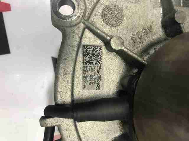 Насос водяной LR073693 LAND ROVER