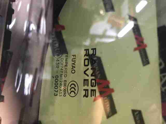 Стекло кузова/багажного отсека, левое LR077637 LAND ROVER