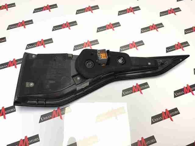Задний правый внешний фонарь LR082067 LAND ROVER