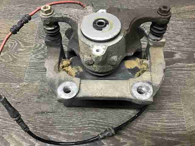 Тормозной суппорт правый задний LR084114 LAND ROVER