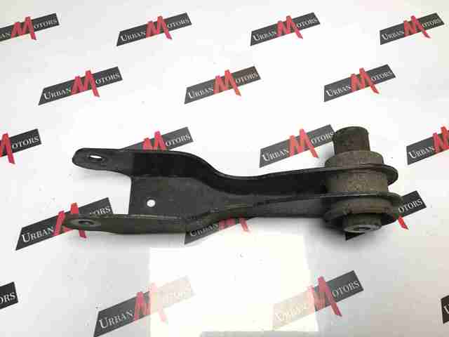 Балансир задний правый LR090537 LAND ROVER