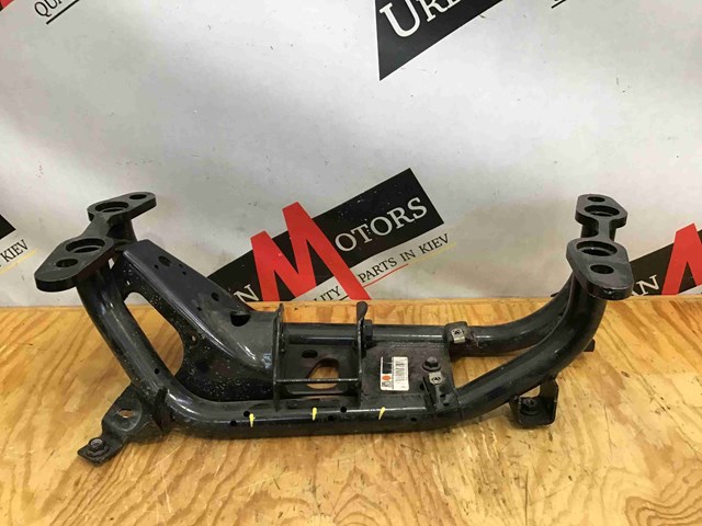 Крепление кпп LR113253 LAND ROVER