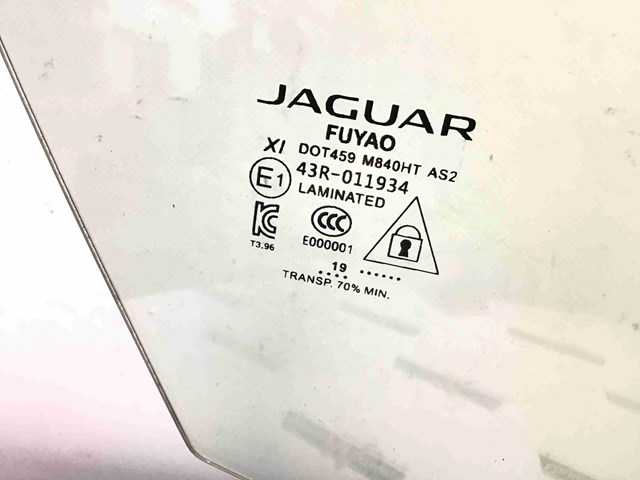 Стекло пассажирской двери T4K1048 JAGUAR