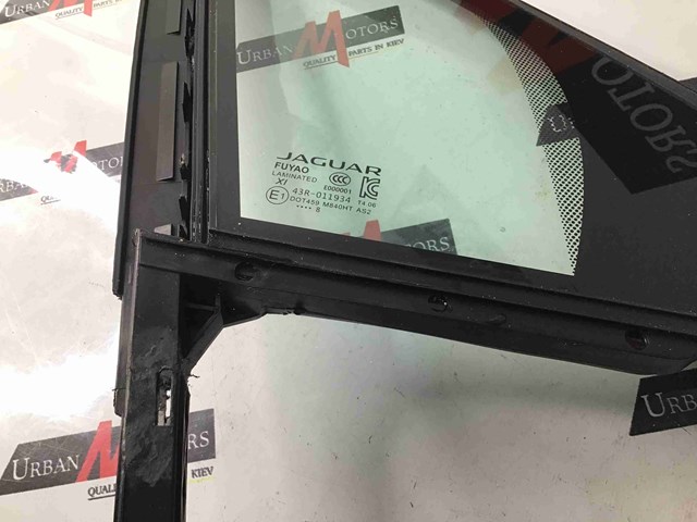 Стекло-форточка двери, передней, правой T4K1958 JAGUAR