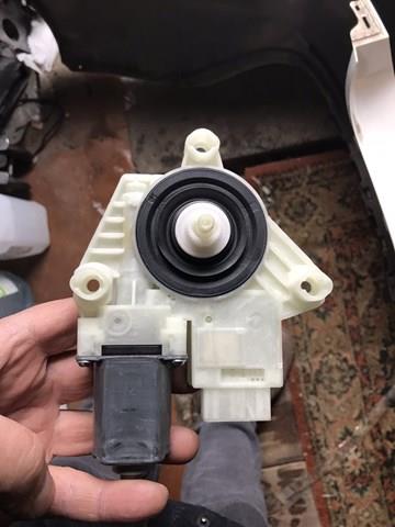 Мотор стеклоподъемника двери передней, правой 6V0959811A VAG