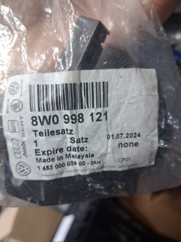 Кронштейн (адаптер) крепления фары передней левой 8W0998121 VAG