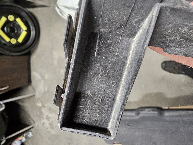 4L0807334A Кронштейн бампера переднего правый купить Тернополь