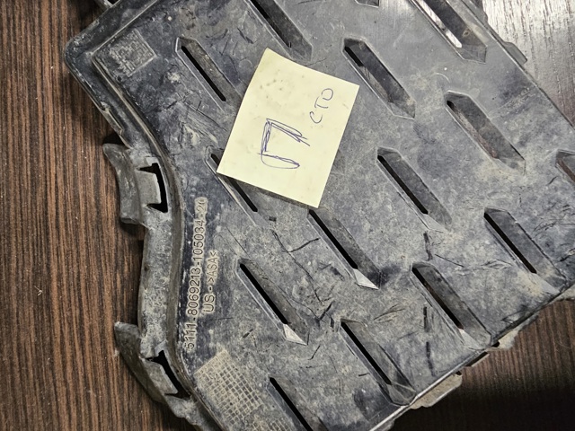 Решетка переднего бампера, левая 51118069213 BMW