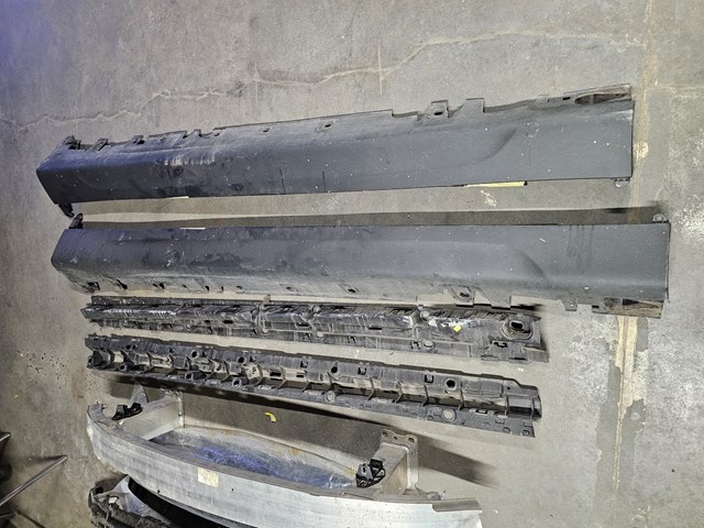 Накладка (молдинг) порога наружная правая 51777308056 BMW