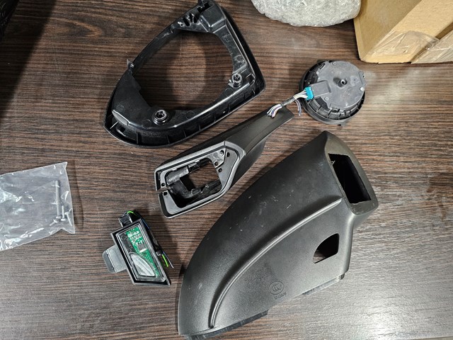 VAG 5G1857508EP9B9 Корпус зеркала заднего вида правого (внутрення часть) в наличии Николаев